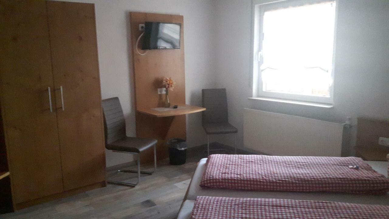 Gaestehaus Engelhard Pension Karbach  Buitenkant foto